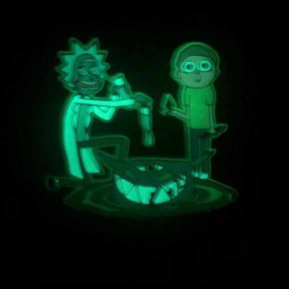 Rick and Morty pin- glows in the dark - Picture 2 of 3
